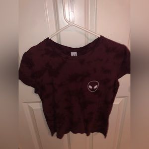 maroon alien short sleeve tee